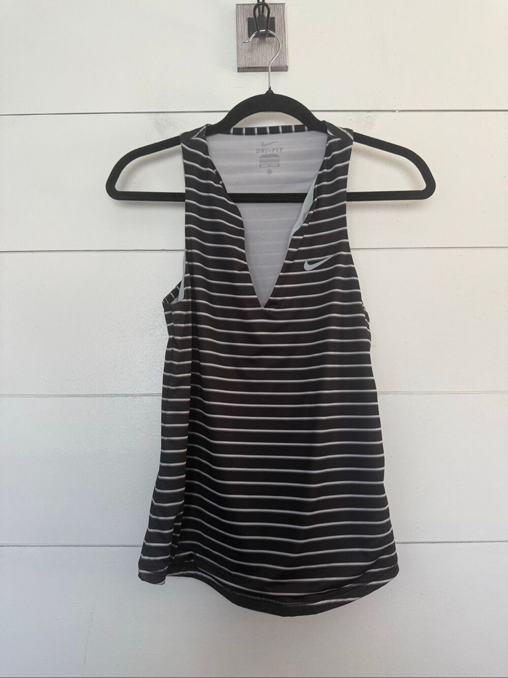 Nike Women’s Medium Striped Tank Top Athletic